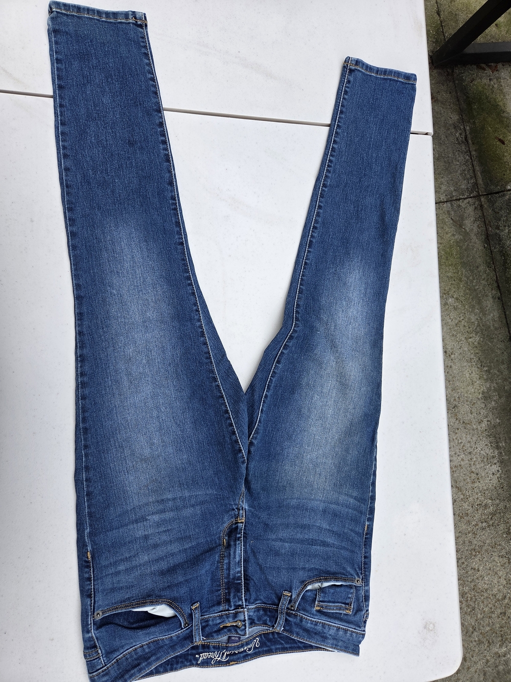 Universal Thread Straight Leg Jeans in Medium Blue